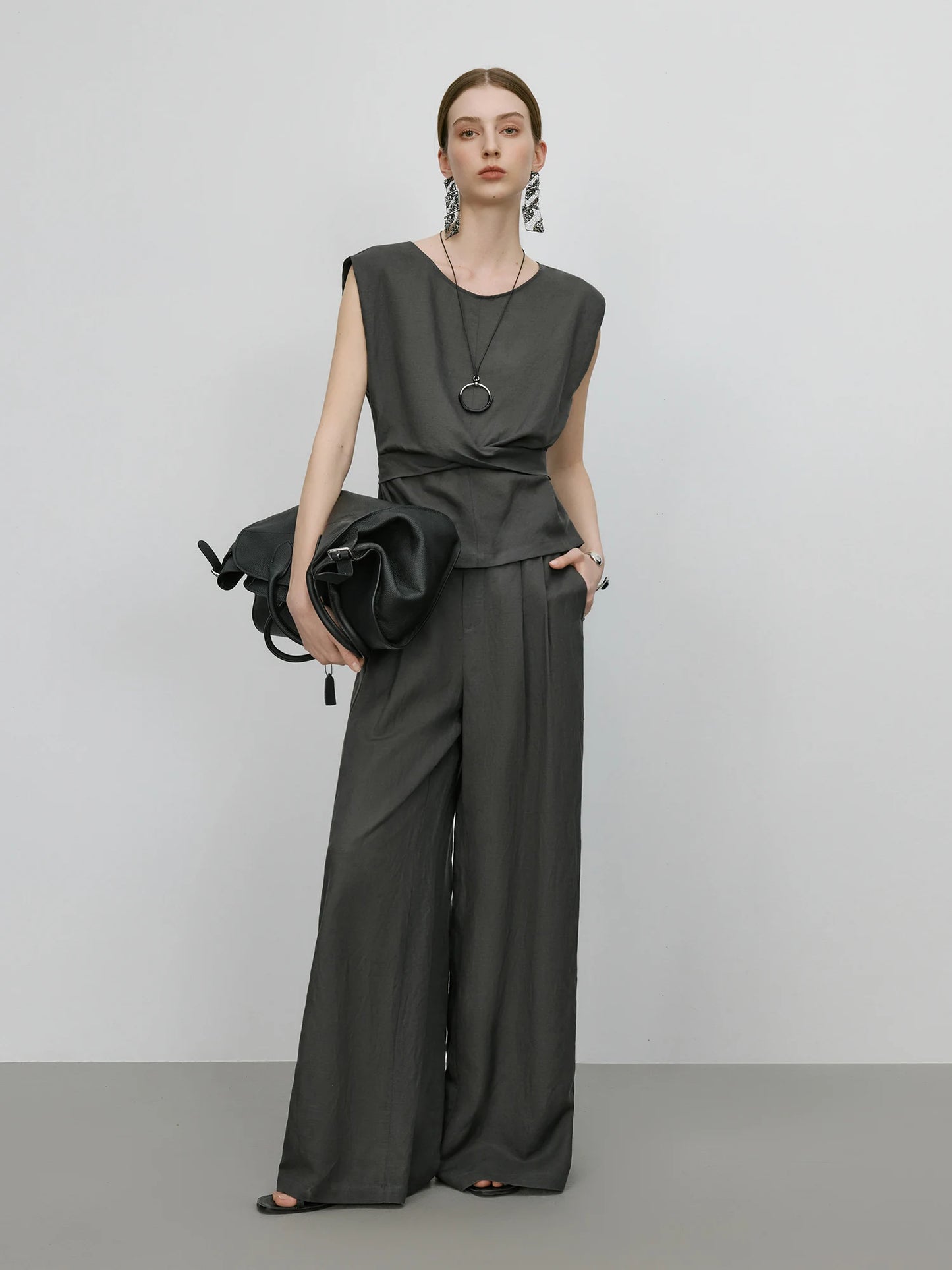 Linen Two-Piece Pants Suit – Sleeveless Top & Wide-Leg Trousers