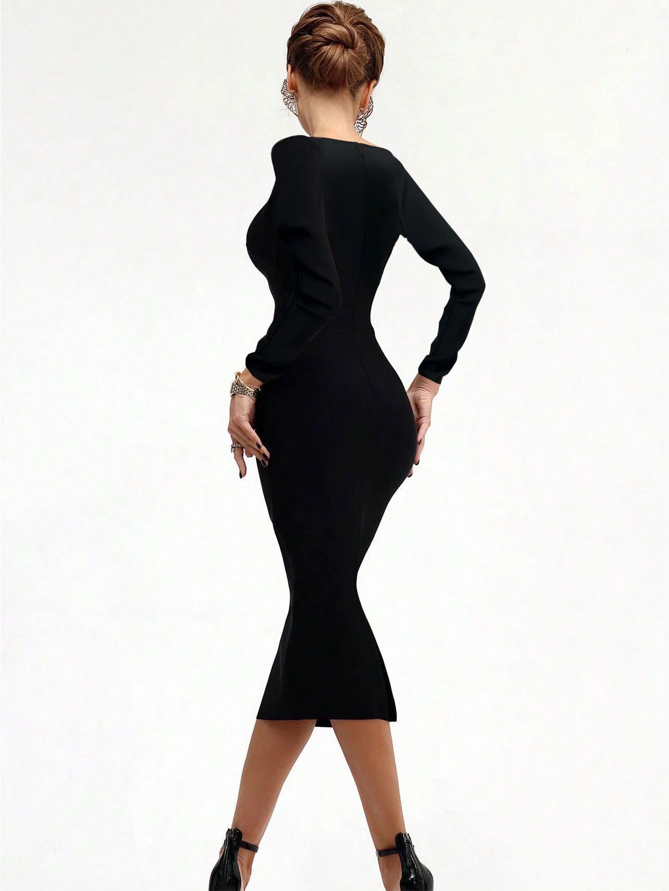 Long Sleeve Sweetheart Neckline Bodycon Black Dress