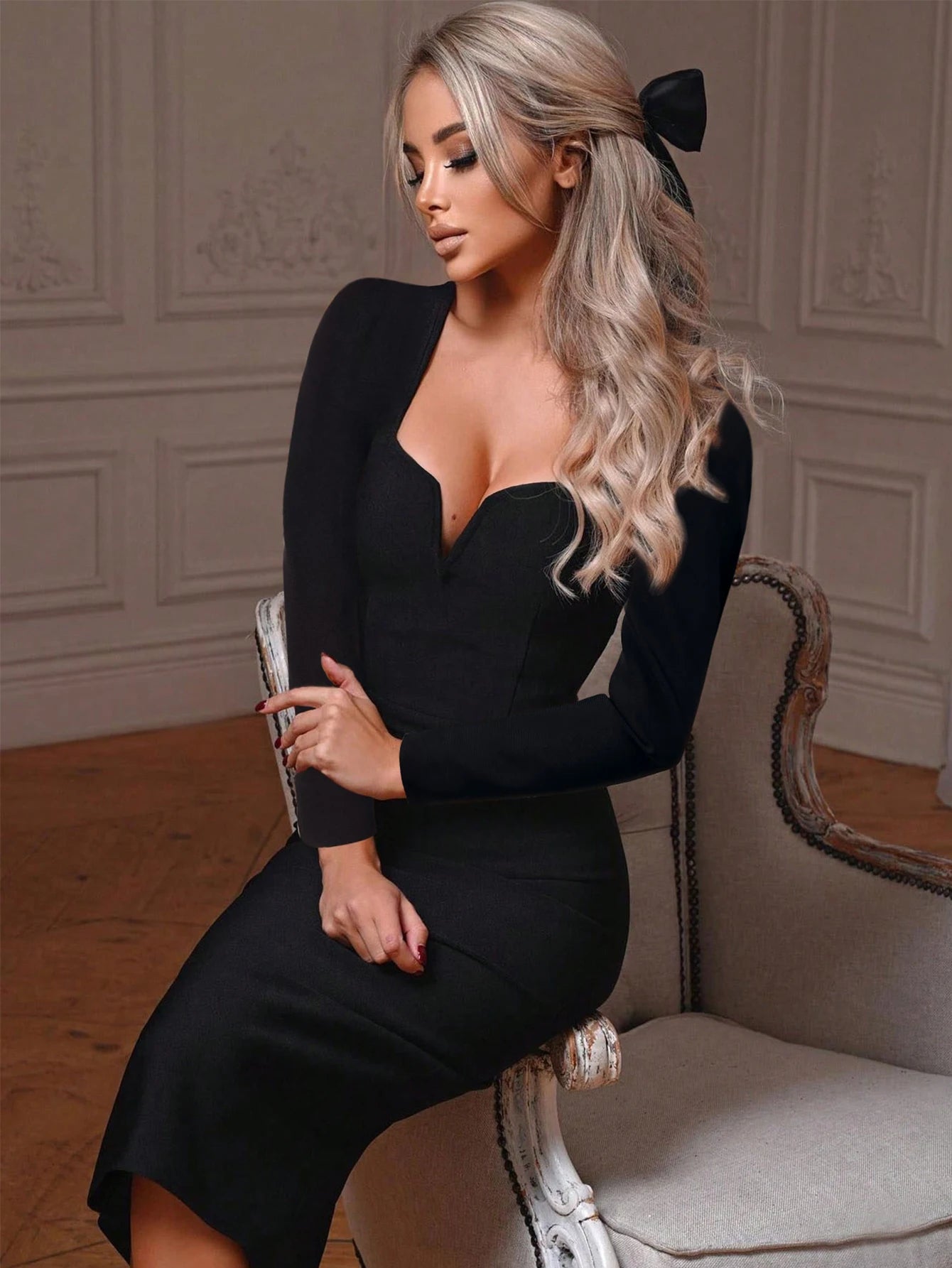 Long Sleeve Sweetheart Neckline Bodycon Black Dress