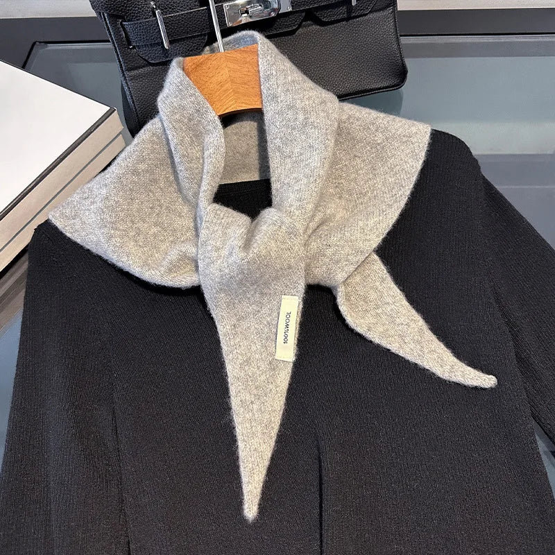 100% Wool Triangular Neck Scarf - Kinnted Scarf