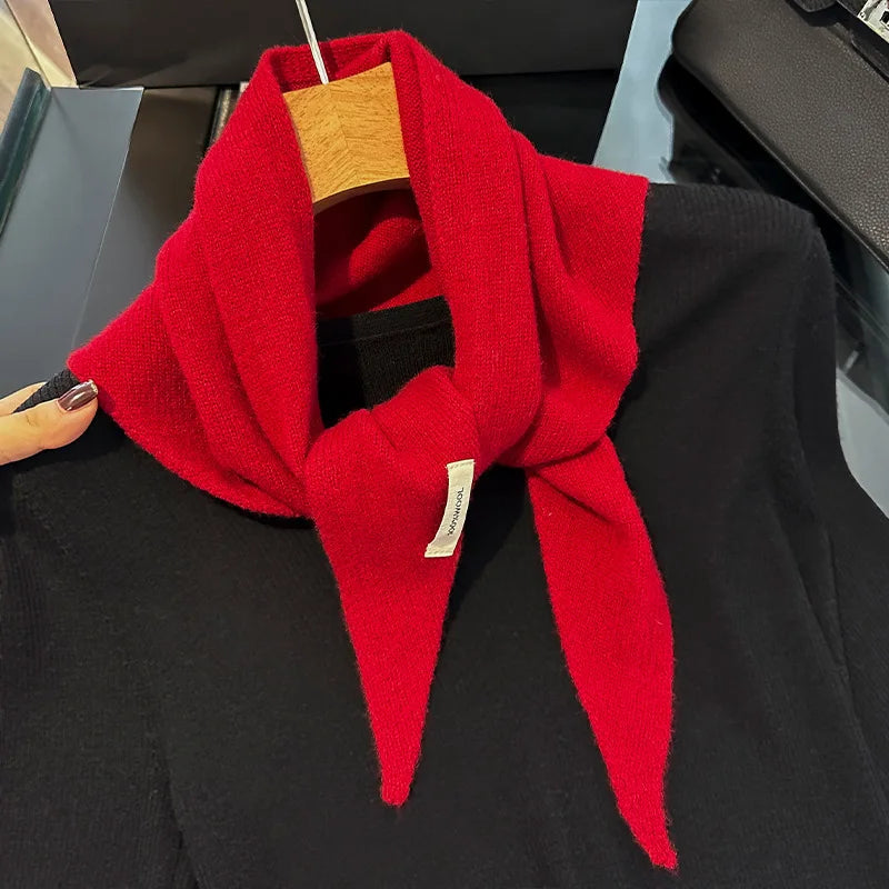 100% Wool Triangular Neck Scarf - Kinnted Scarf